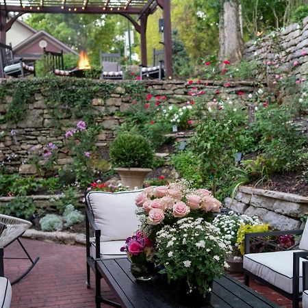 Inn At Rose Hall Eureka Springs Buitenkant foto