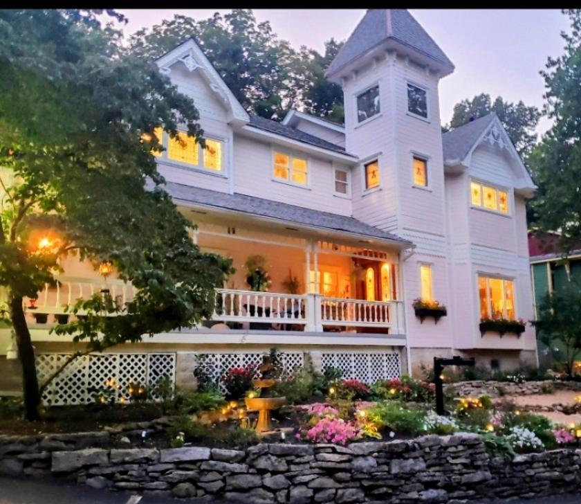 Inn At Rose Hall Eureka Springs Buitenkant foto